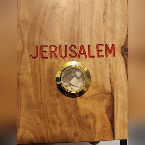 Unique Olive Wood Praying Hands Holding The Bible and Bible - Picture 7 of 12